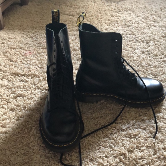 Black 10 eye docs - Picture 3 of 3